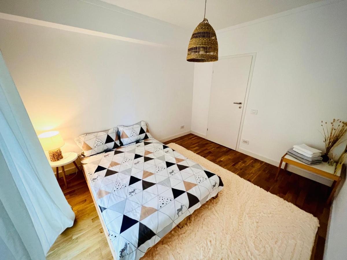 Exquisite - Two Bedroom Apartment Bucharest Exterior photo